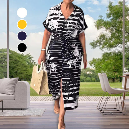 Rövid ujjú ruha virágmintával és hasítékkal a szegélyen