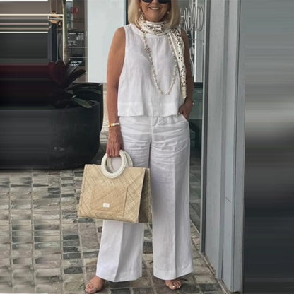 Ujjatlan felső kerek nyakkivágással és széles szárú nadrággal