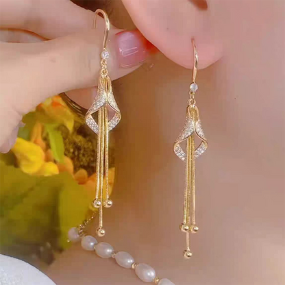 ✨ Elegáns, geometrikus rojtos fülbevalók – rombusz alakúak, strasszokkal és arany díszekkel díszítve 💎