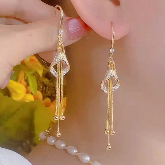 ✨ Elegáns, geometrikus rojtos fülbevalók – rombusz alakúak, strasszokkal és arany díszekkel díszítve 💎